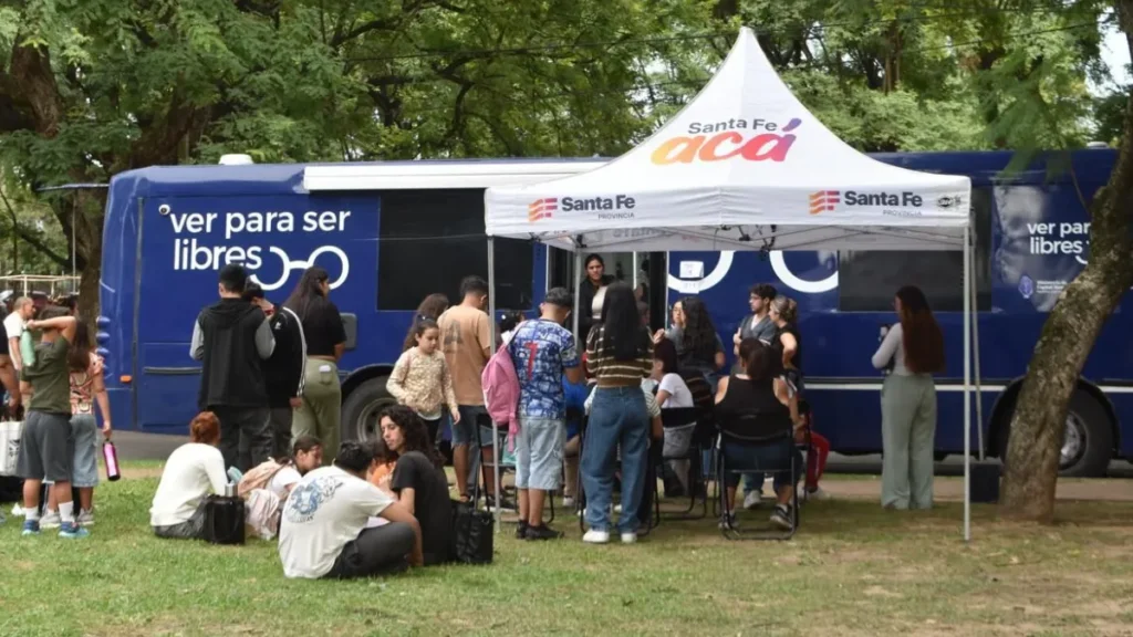 Santa Fe Acá y Ver para Ser Libres: más de 4.200 lentes entregados para mejorar la vida y el aprendizaje de chicos en toda la provincia